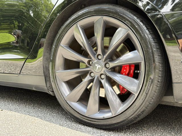 2016 Tesla Model S Image 24