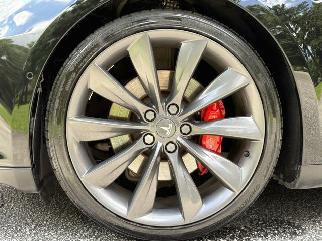 2016 Tesla Model S Image 25