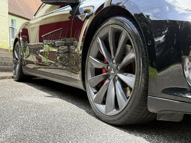 2016 Tesla Model S Image 26