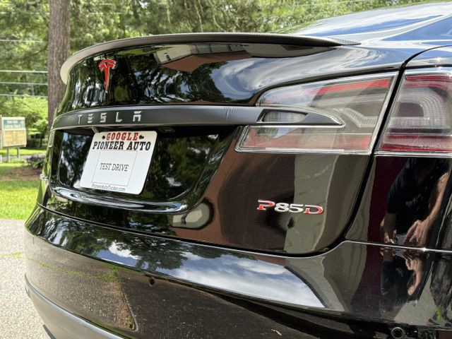 2016 Tesla Model S Image 30