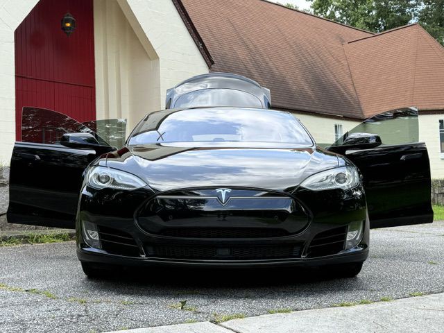 2016 Tesla Model S Image 32