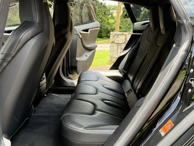2016 Tesla Model S Image 40
