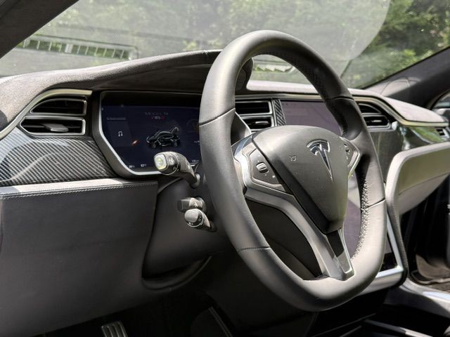 2016 Tesla Model S Image 44