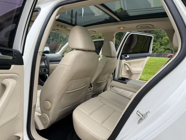 2012 Volkswagen Jetta Image 11