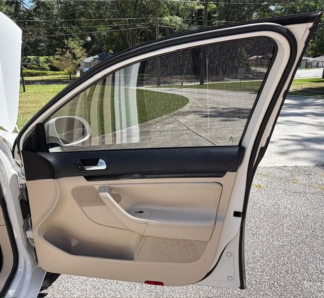 2012 Volkswagen Jetta Image 24