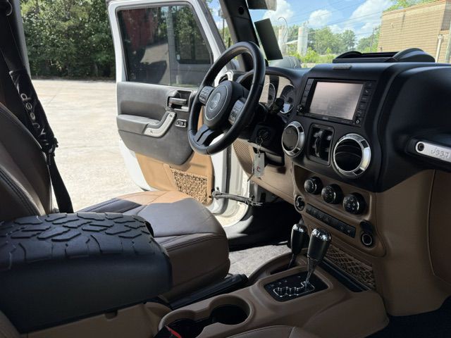 2013 Jeep Wrangler Unlimited Image 17