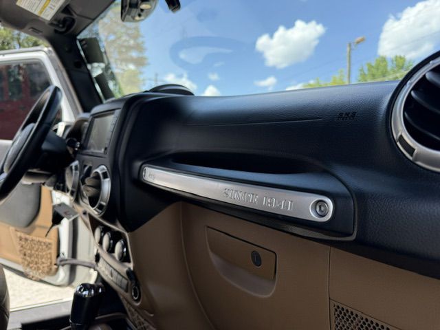 2013 Jeep Wrangler Unlimited Image 18