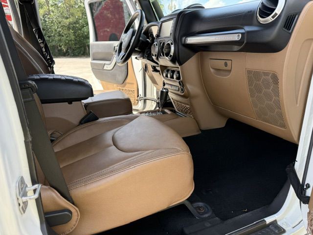 2013 Jeep Wrangler Unlimited Image 19