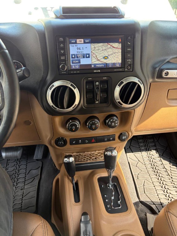2013 Jeep Wrangler Unlimited Image 13