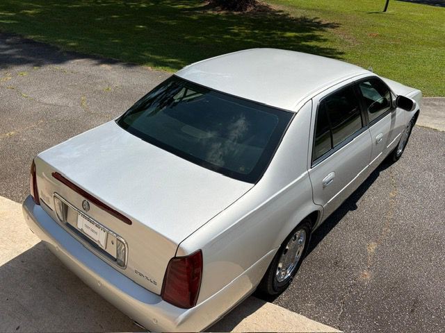 2000 Cadillac DeVille Image 5