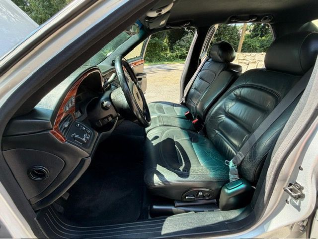 2000 Cadillac DeVille Image 8