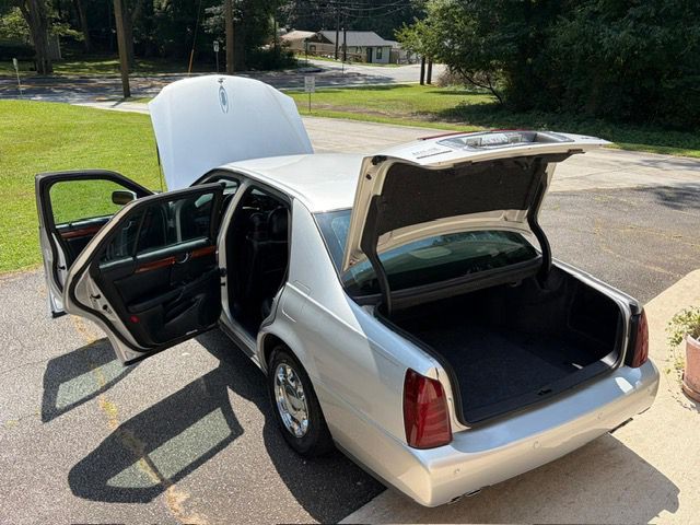 2000 Cadillac DeVille Image 10