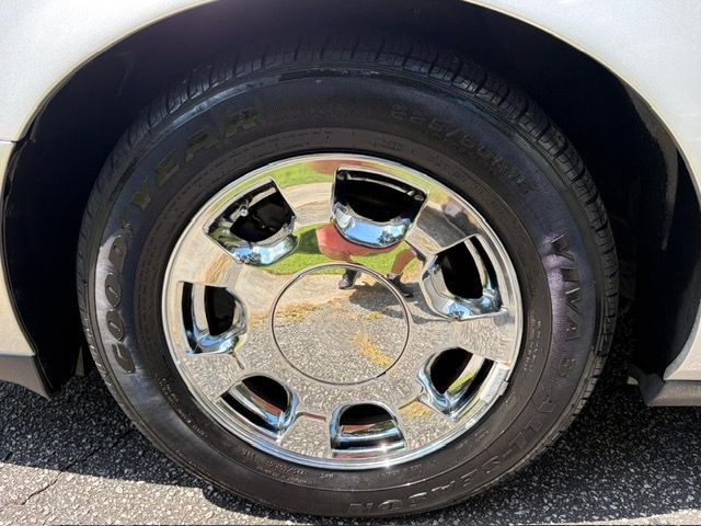 2000 Cadillac DeVille Image 11