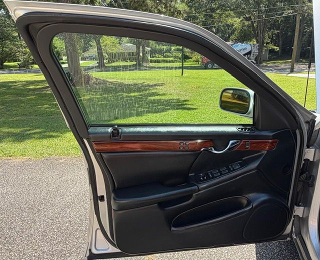 2000 Cadillac DeVille Image 14
