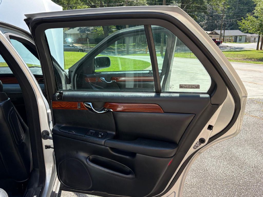 2000 Cadillac DeVille Image 19