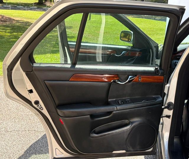 2000 Cadillac DeVille Image 21