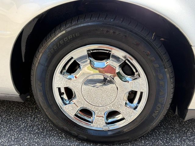 2000 Cadillac DeVille Image 29