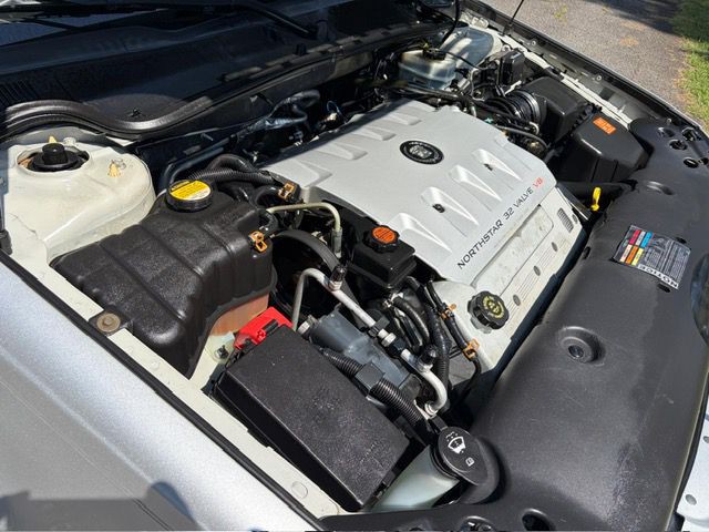2000 Cadillac DeVille Image 32