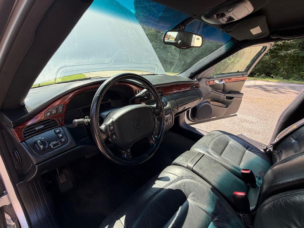 2000 Cadillac DeVille Image 34