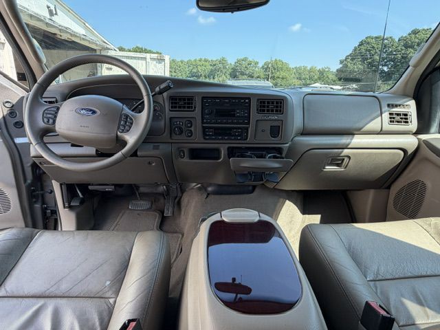 2003 Ford Excursion Image 12
