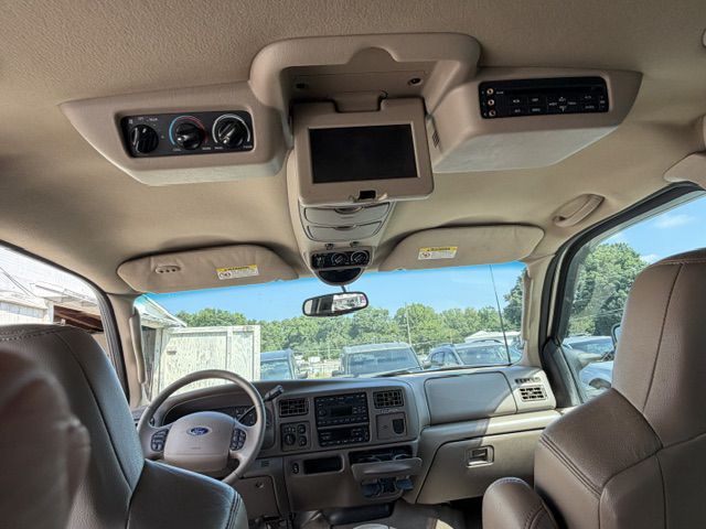 2003 Ford Excursion Image 13
