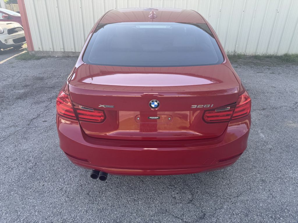 2013 BMW 3 Series Image 11