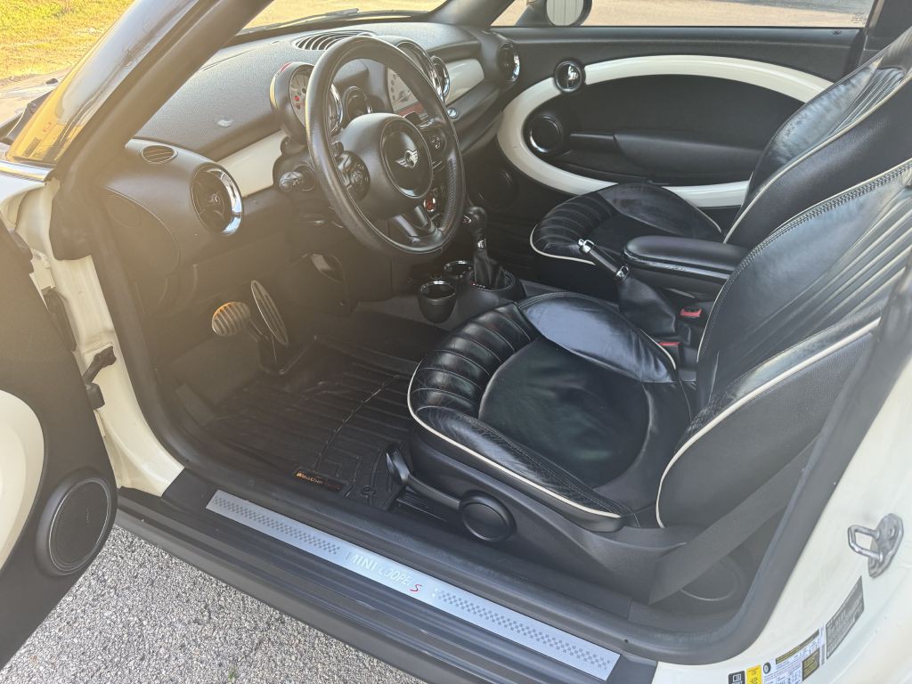 2013 MINI Cooper Image 13