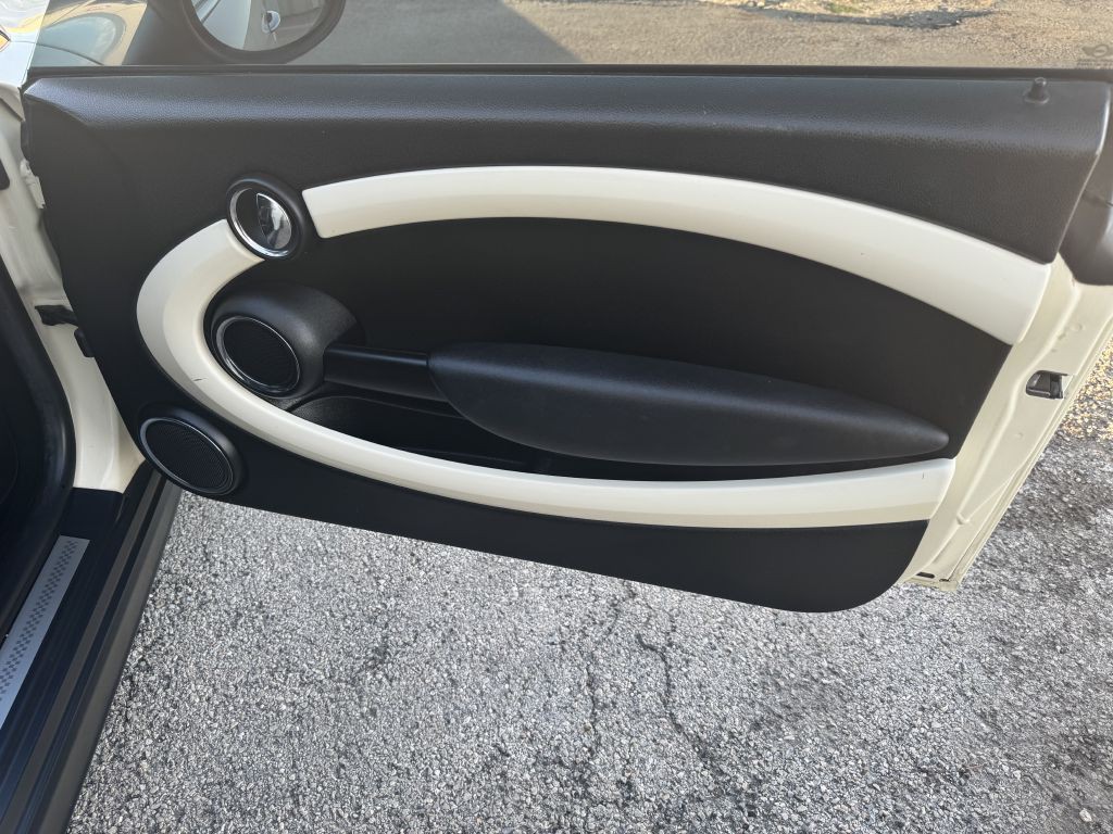 2013 MINI Cooper Image 18