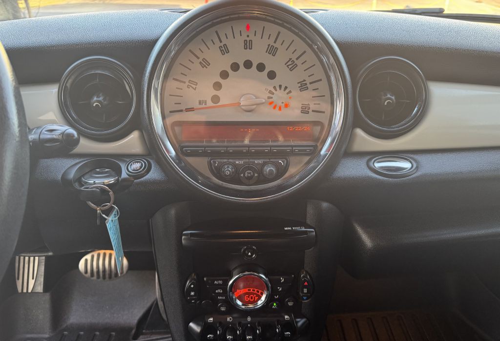 2013 MINI Cooper Image 20