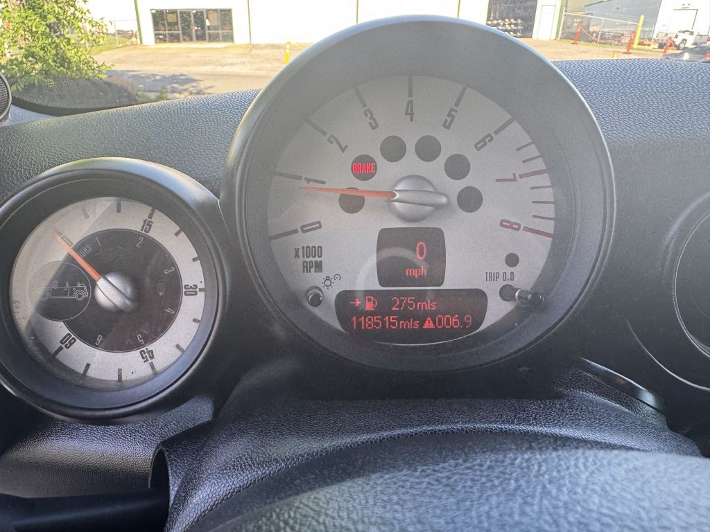 2011 MINI Cooper Image 2