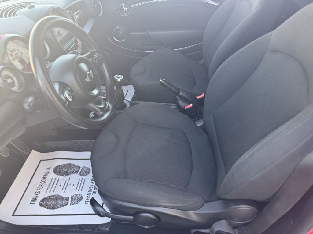 2011 MINI Cooper Image 16