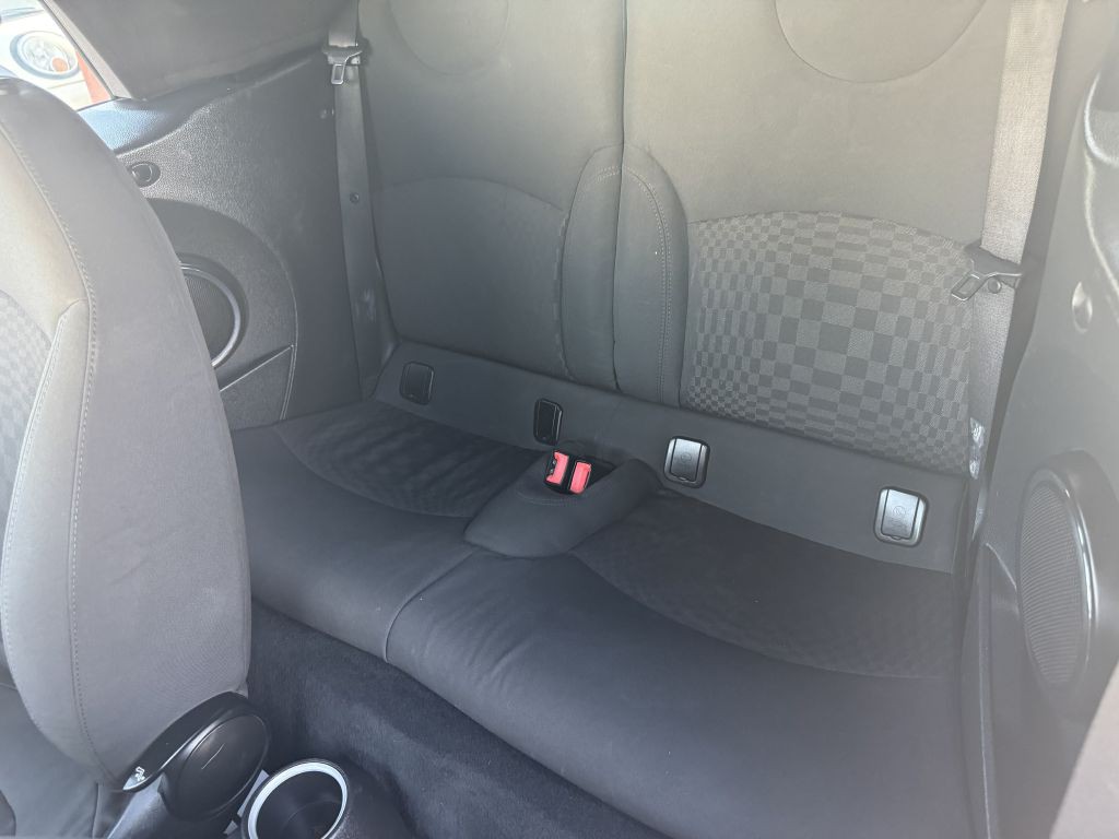 2011 MINI Cooper Image 17