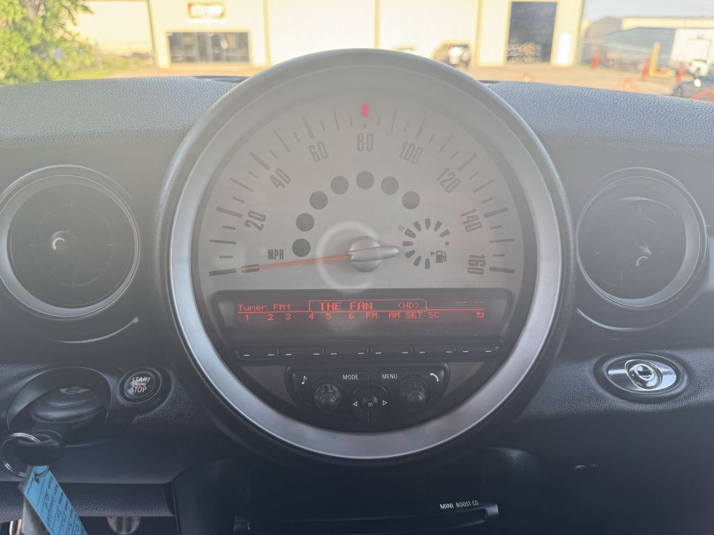 2011 MINI Cooper Image 18