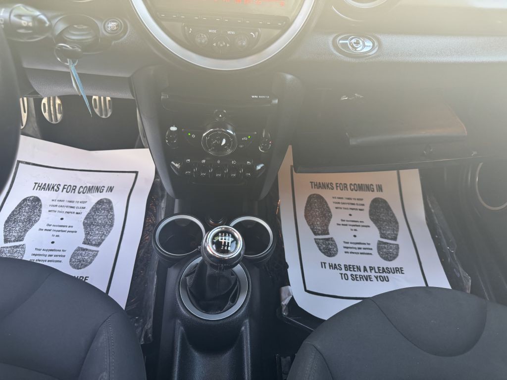 2011 MINI Cooper Image 19