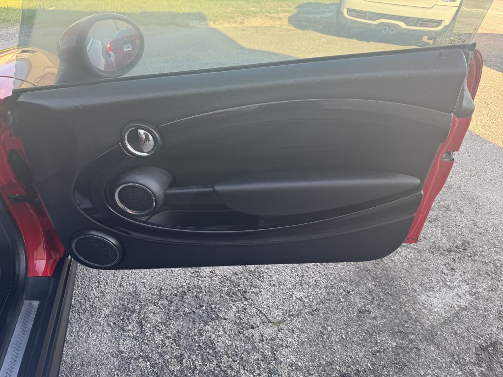 2011 MINI Cooper Image 20