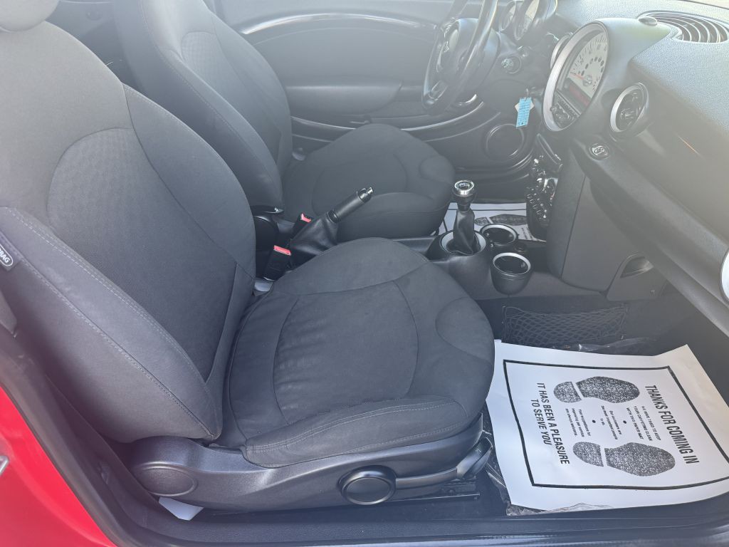 2011 MINI Cooper Image 21