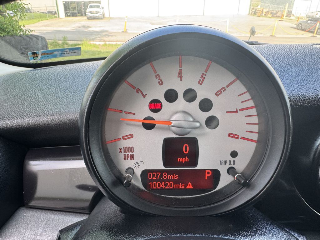 2011 MINI Cooper Image 2