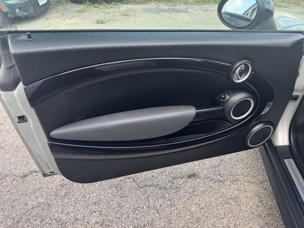 2011 MINI Cooper Image 13