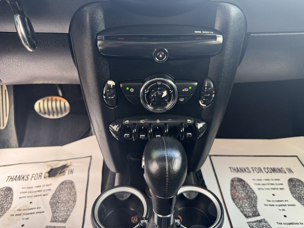 2011 MINI Cooper Image 15