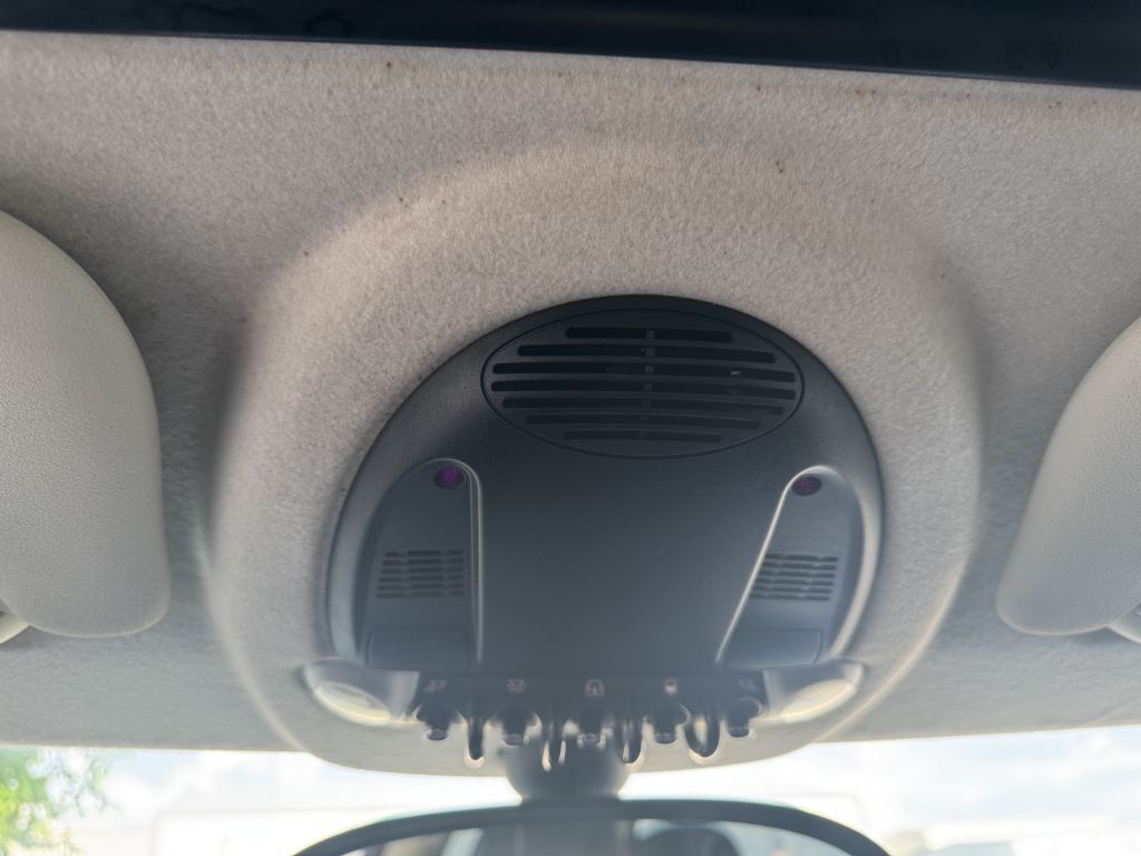 2011 MINI Cooper Image 16