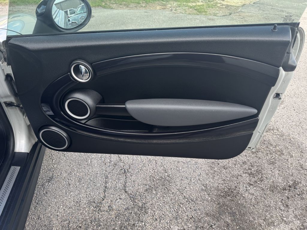 2011 MINI Cooper Image 19