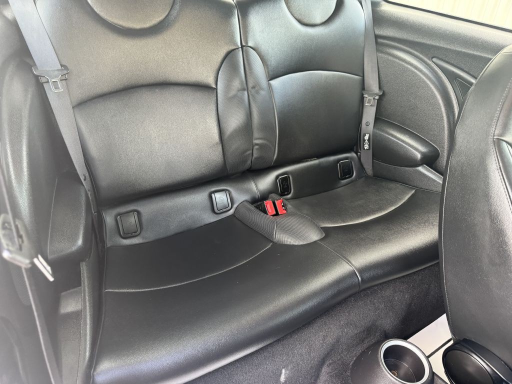 2011 MINI Cooper Image 20