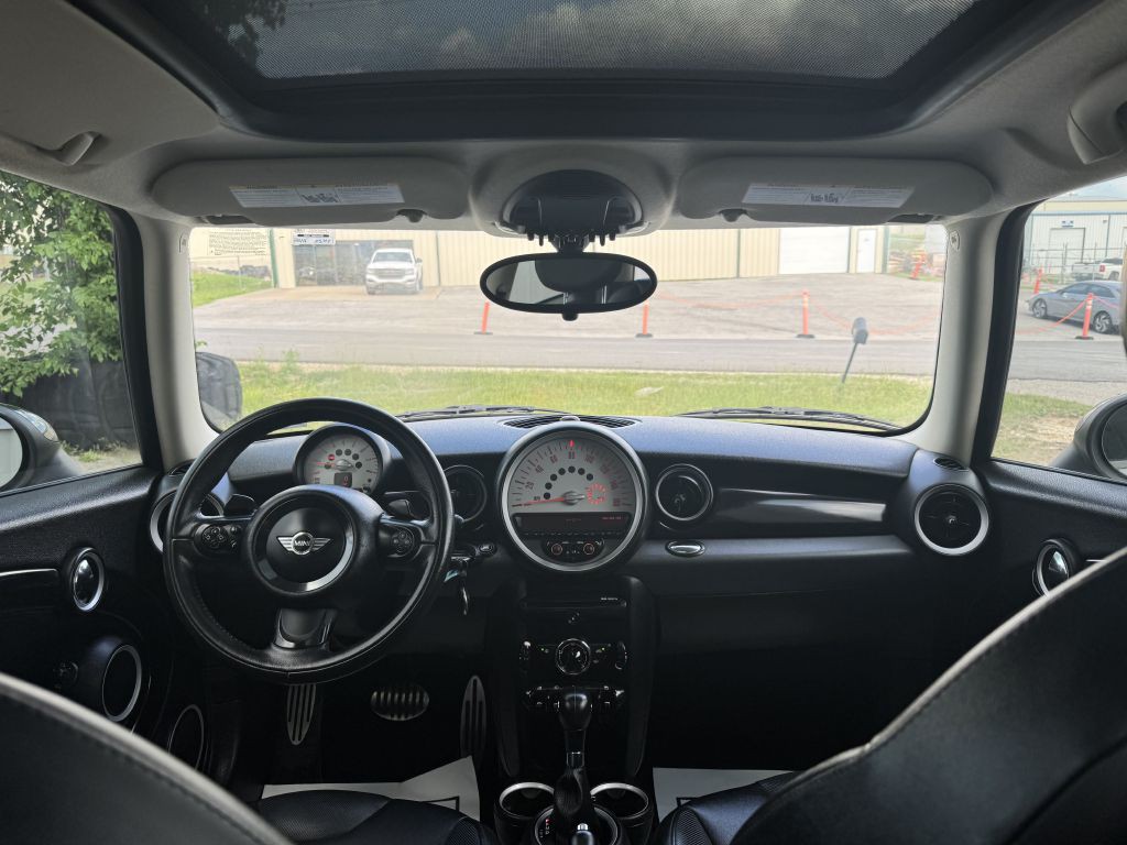 2011 MINI Cooper Image 22