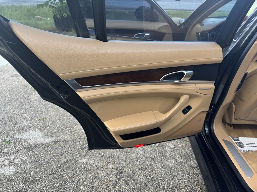 2010 Porsche Panamera Image 14