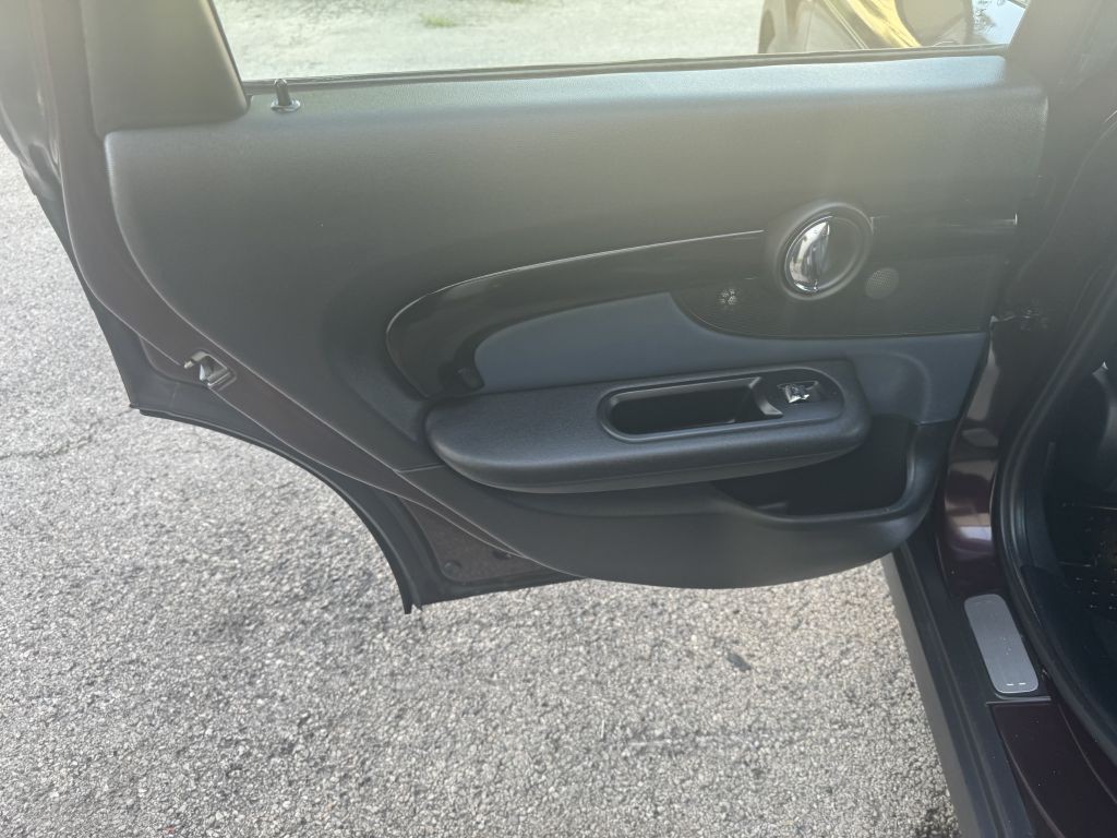 2017 MINI Cooper Image 18