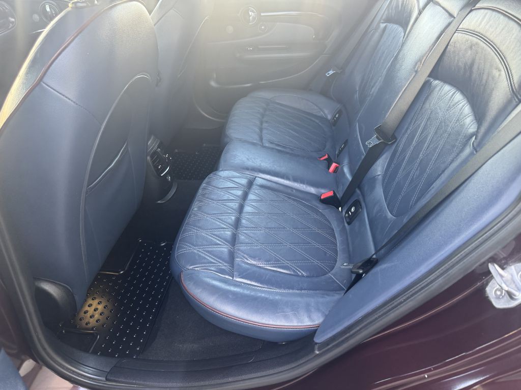 2017 MINI Cooper Image 19