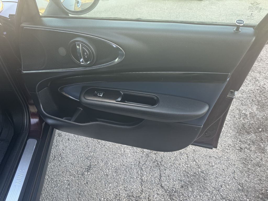 2017 MINI Cooper Image 24