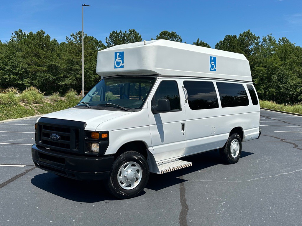 2010 Ford Econoline Image 2