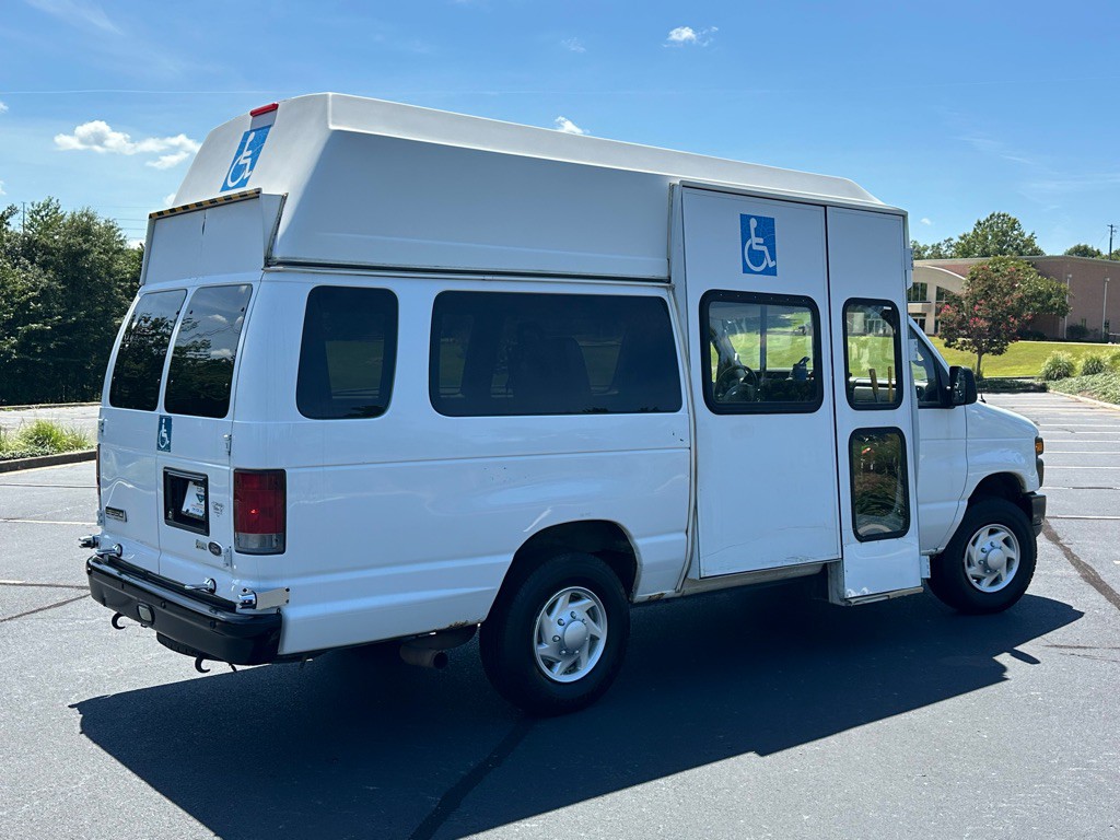 2010 Ford Econoline Image 8