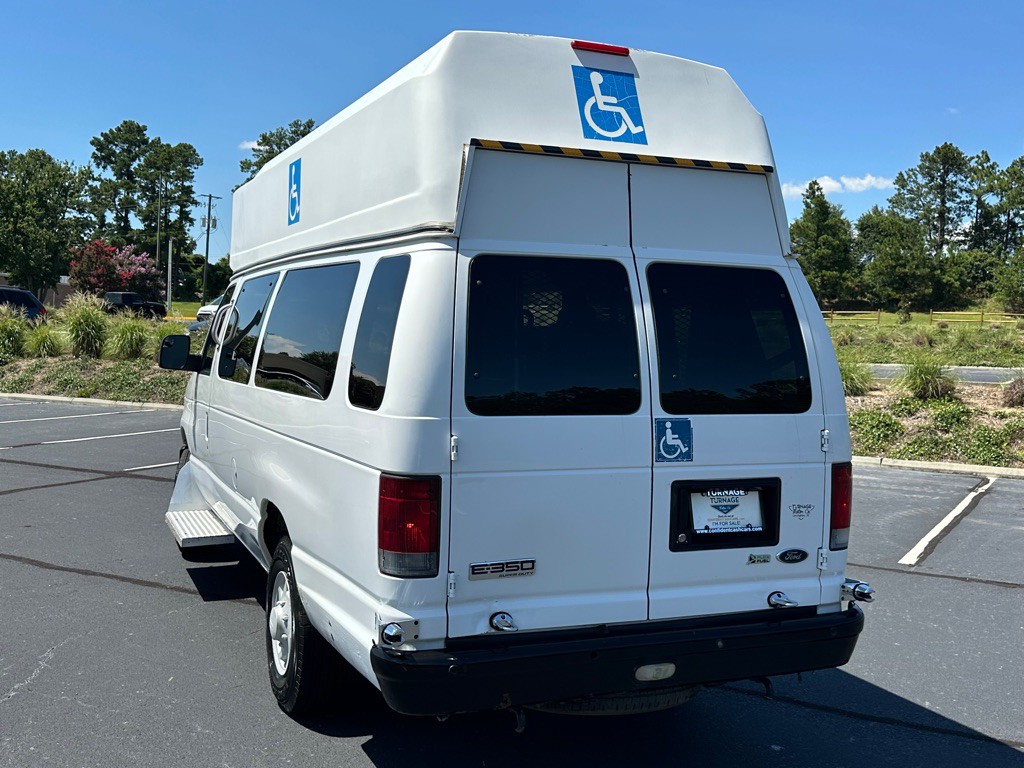 2010 Ford Econoline Image 10